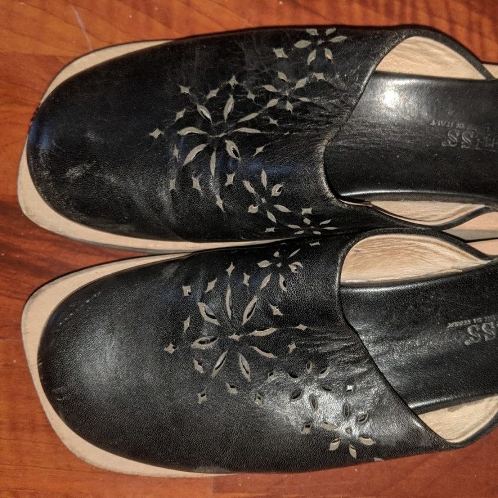 GUESS Wooden Clogs, Women's Size 6
